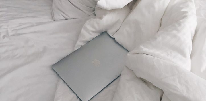 laptop-on-white-duvet-2