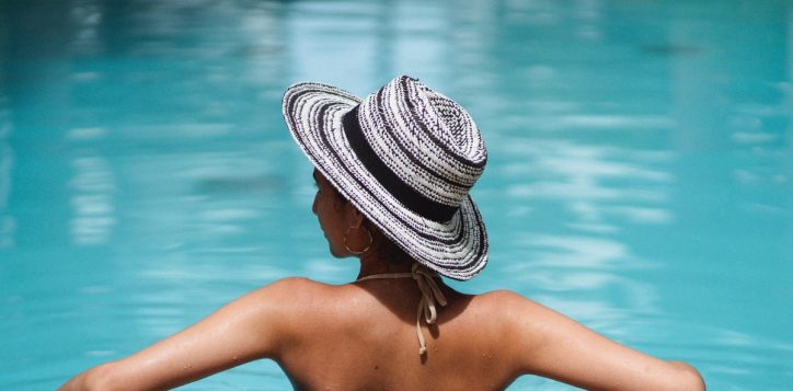 lady-with-hat-at-pool-724x357-2